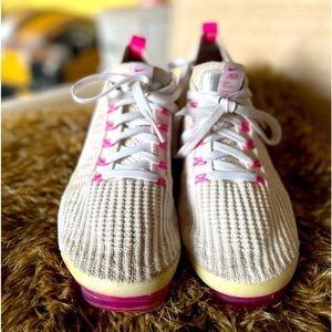 NIKE VAPORMAX SHOES PINK/WHITE ATHLETIC SHOES(SIZE 9.5)